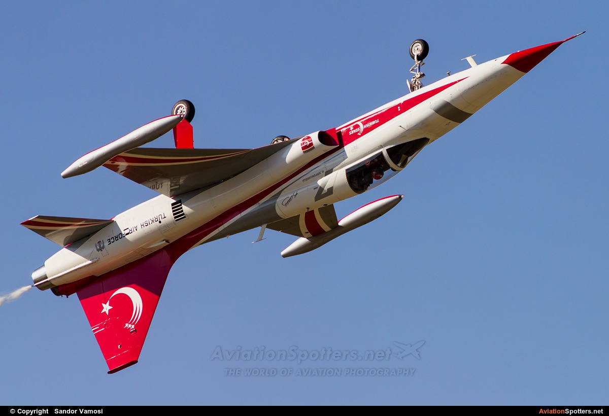 Turkey - Air Force : Turkish Stars  -  NF-5A  (71-3072) By Sandor Vamosi (ALEX67)