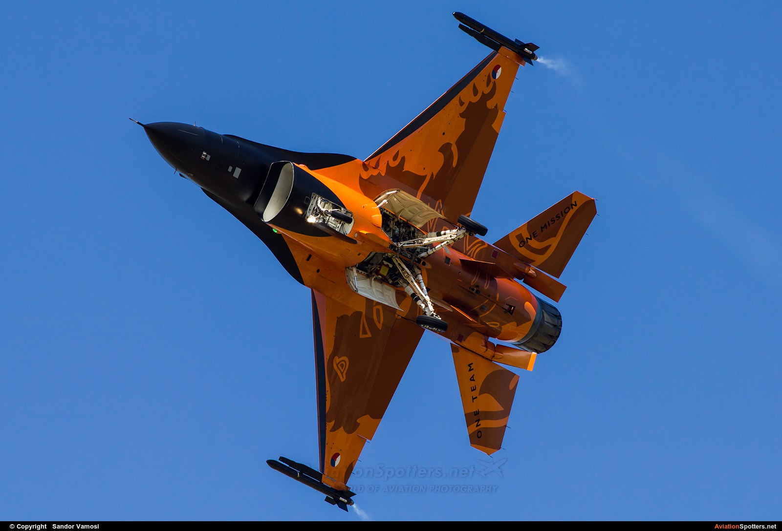 Netherlands - Air Force  -  F-16AM Fighting Falcon  (J-015) By Sandor Vamosi (ALEX67)