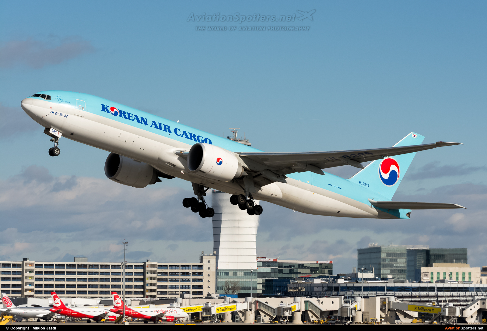 Korean Air Cargo  -  777-FB5  (HL8285) By Miklós Jásdi (jmiki8)