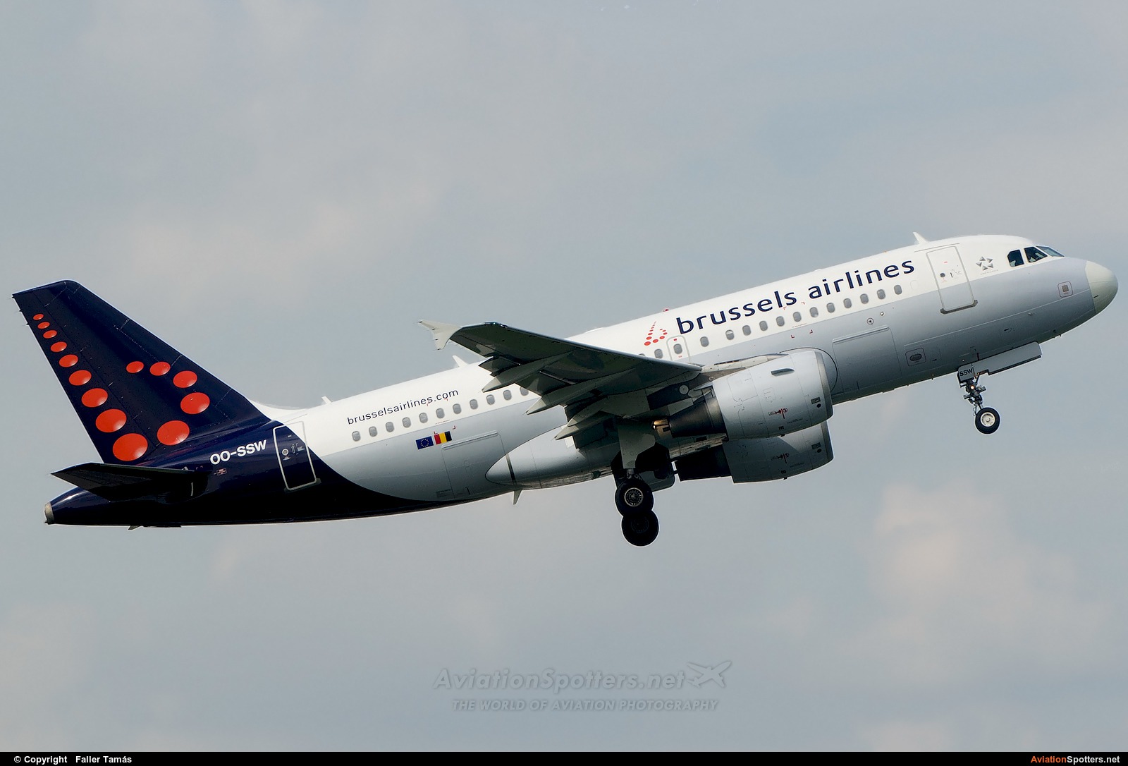 Brussels Airlines  -  A319  (OO-SSW) By Faller Tamás (fallto78)