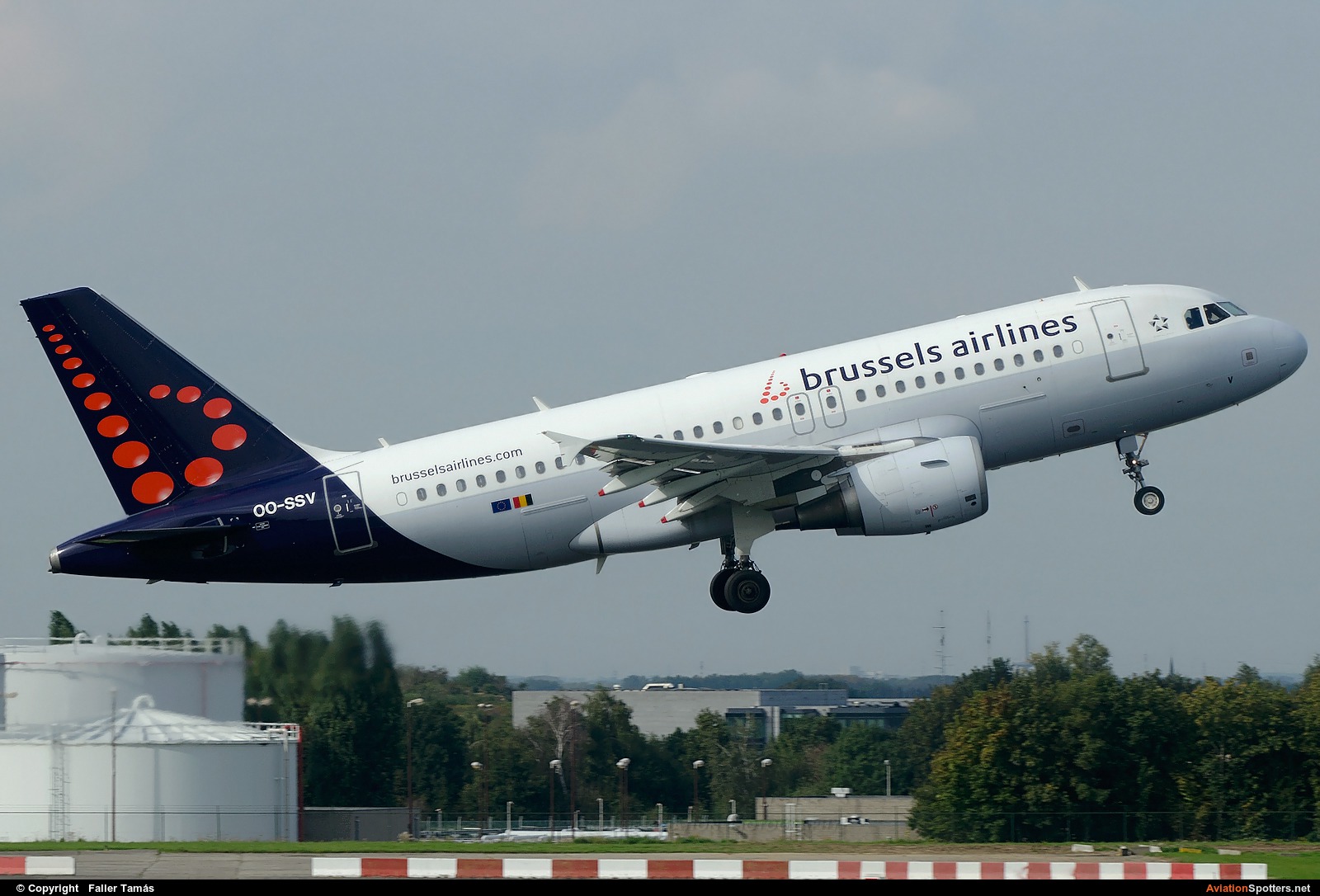 Brussels Airlines  -  A319  (OO-SSV) By Faller Tamás (fallto78)