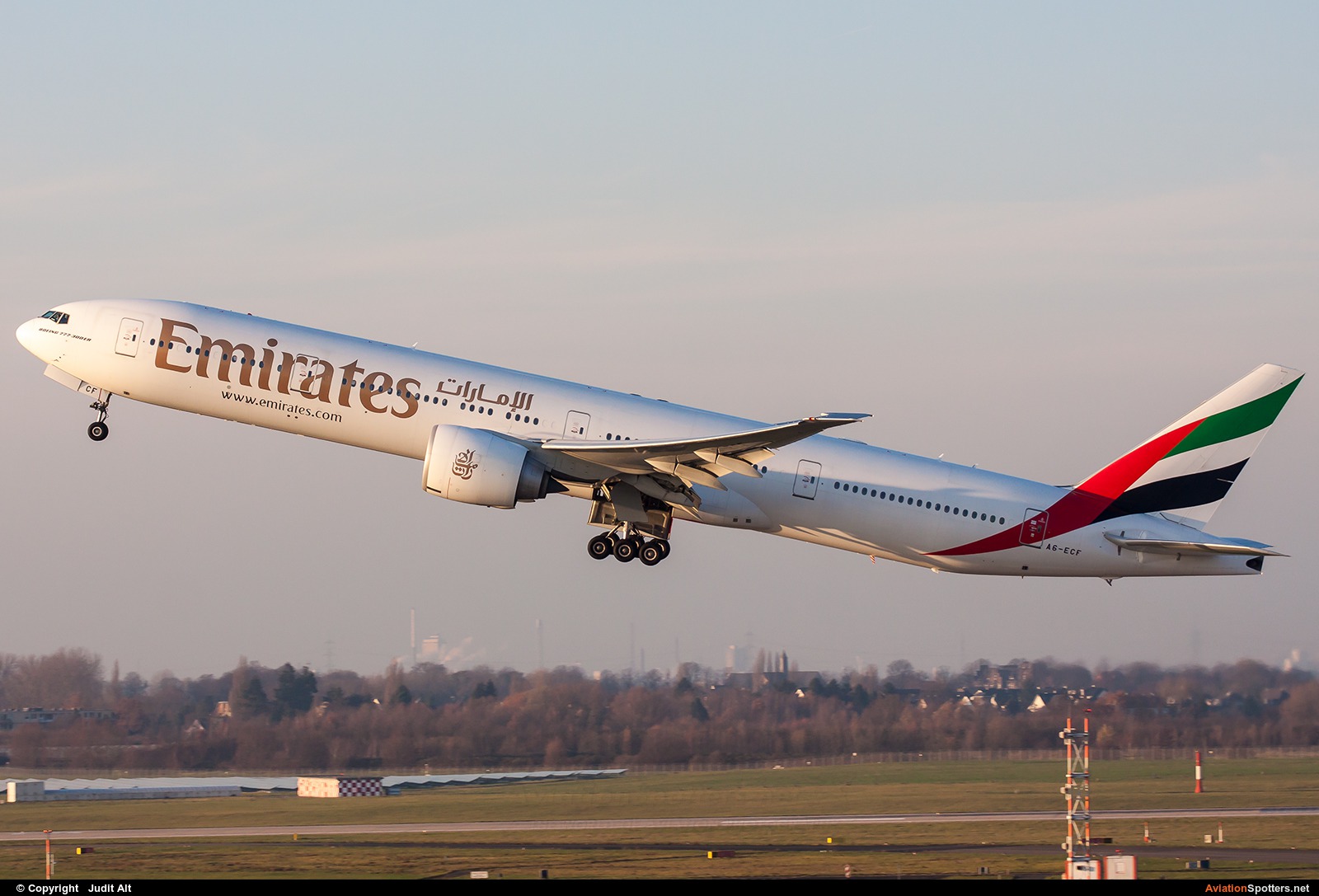 Emirates Airlines  -  777-300ER  (A6-ECF) By Judit Alt (Judit)
