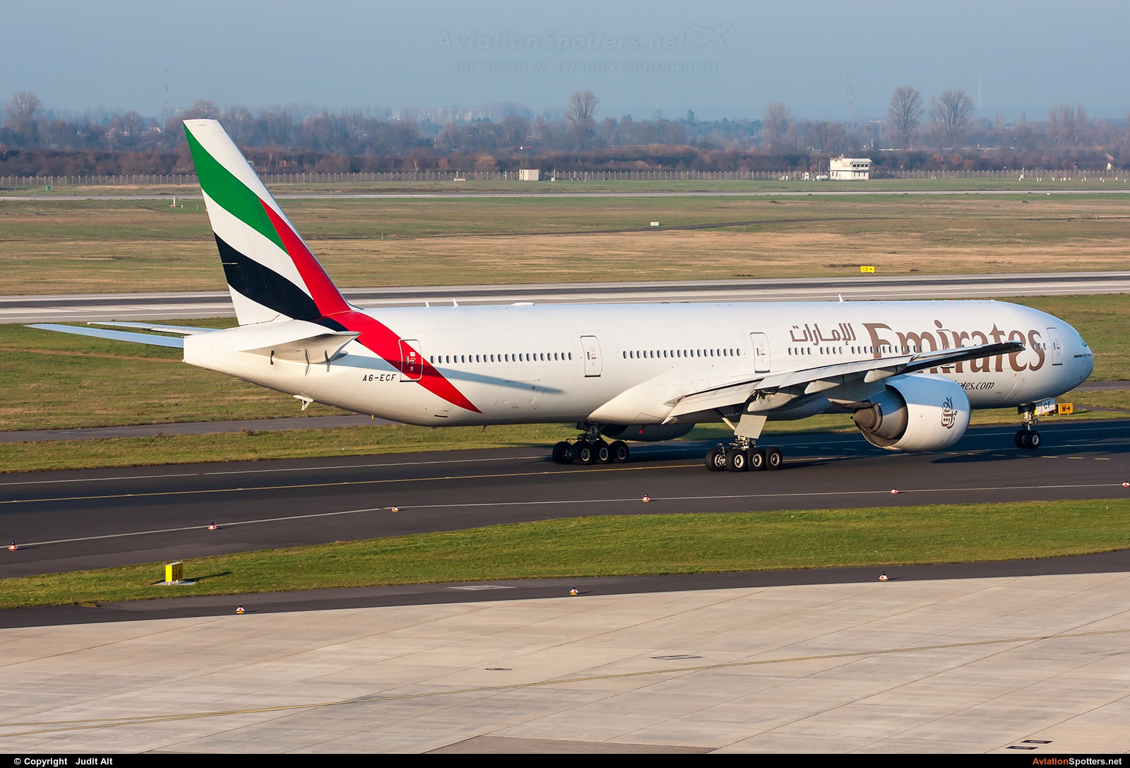 Emirates Airlines  -  777-300ER  (A6-ECF) By Judit Alt (Judit)