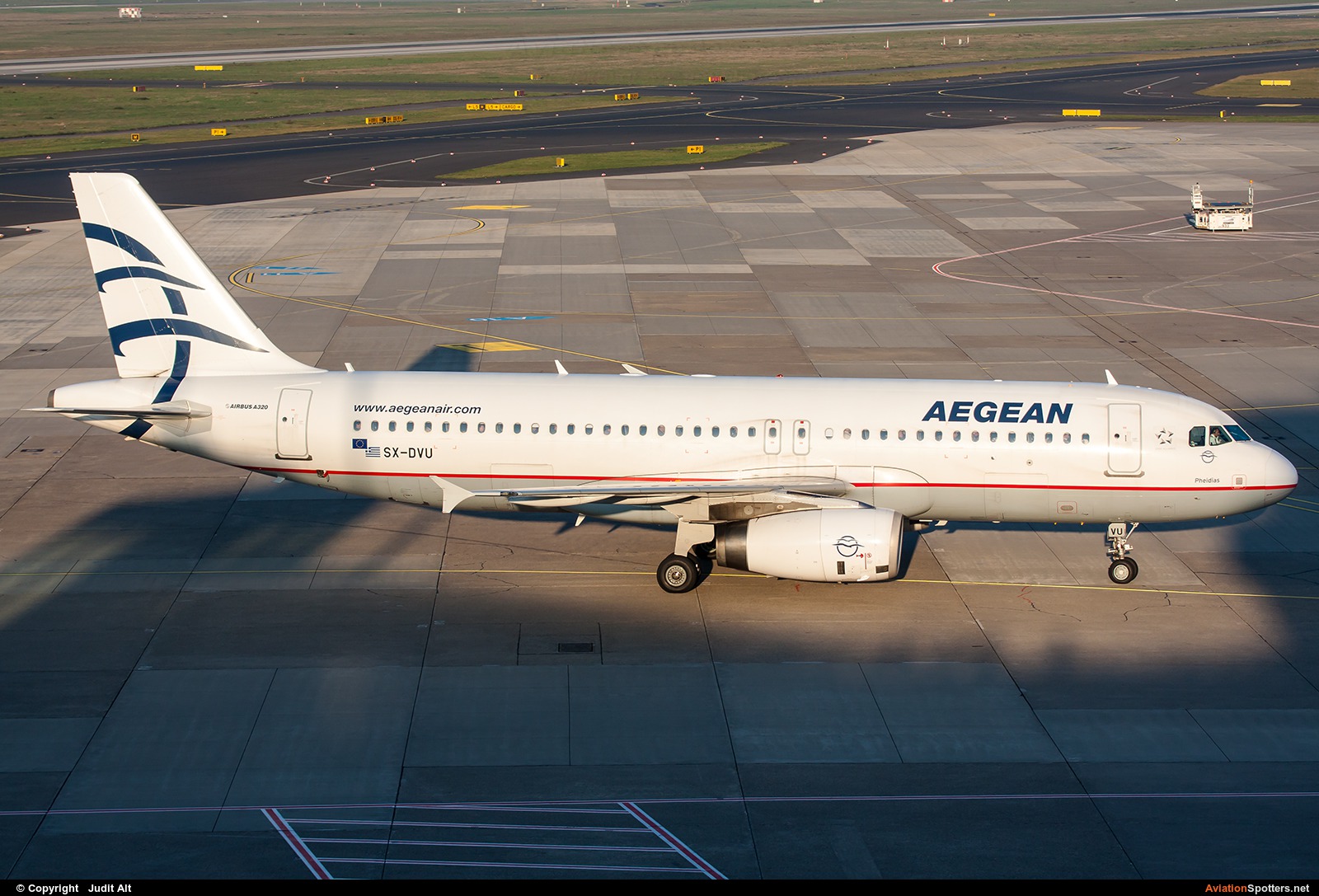Aegean Airlines  -  A320-232  (SX-DVU) By Judit Alt (Judit)