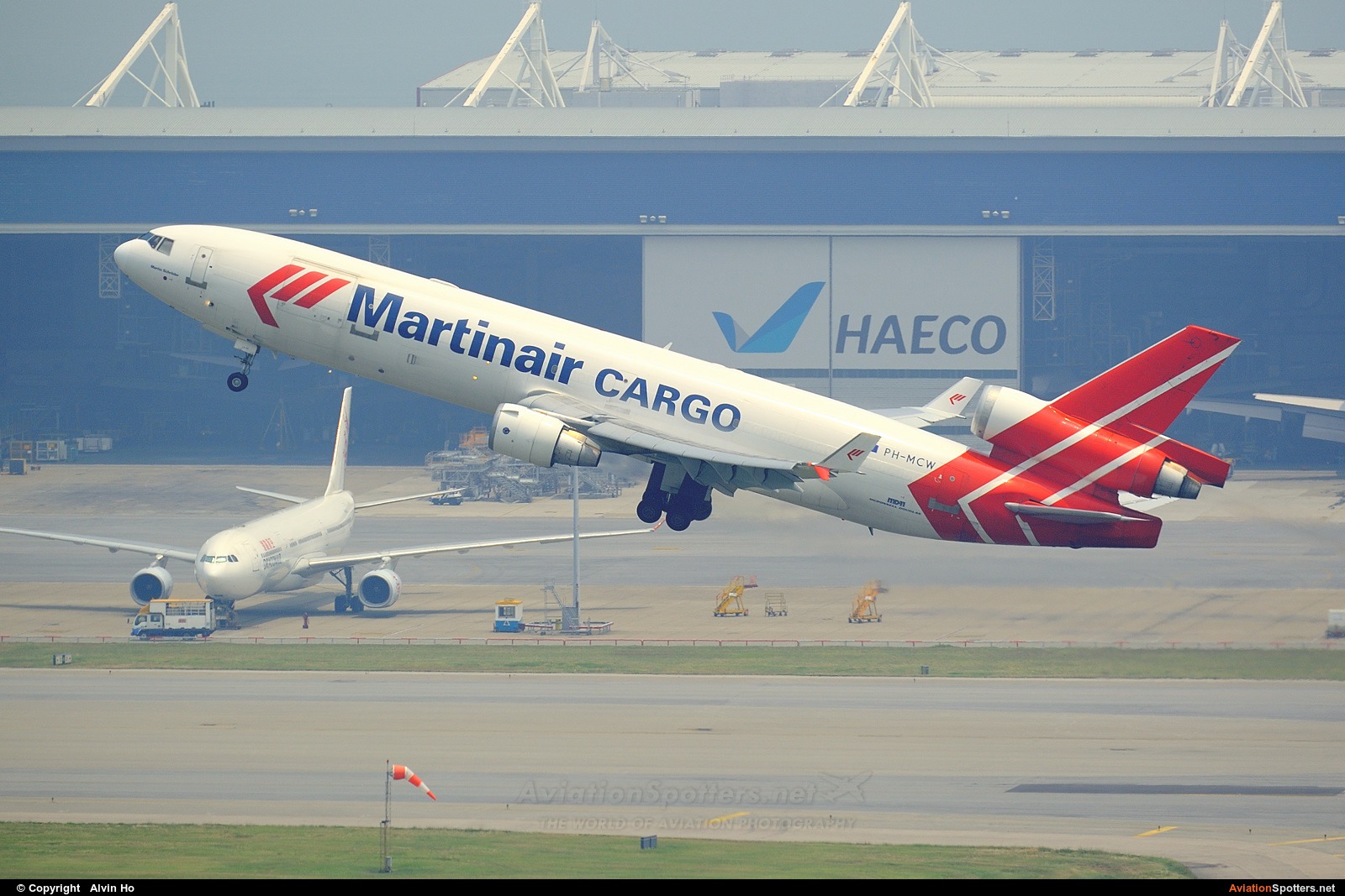 Martinair Cargo  -  MD-11F  (PH-MCW) By Alvin Ho (Alvin Ho)