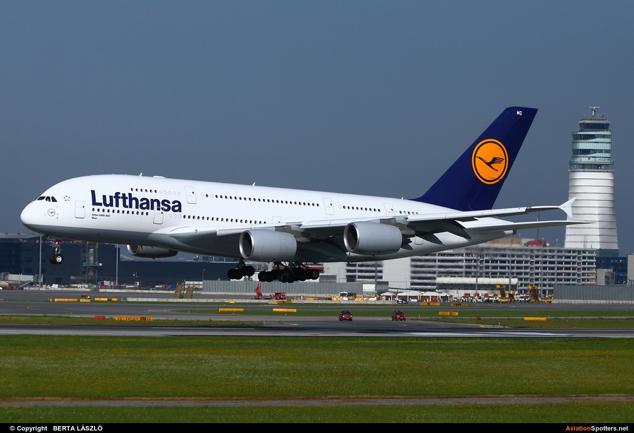 Lufthansa  -  Airbus A380-841  (D-AIMG) By BERTA LÁSZLÓ (BERTAL)