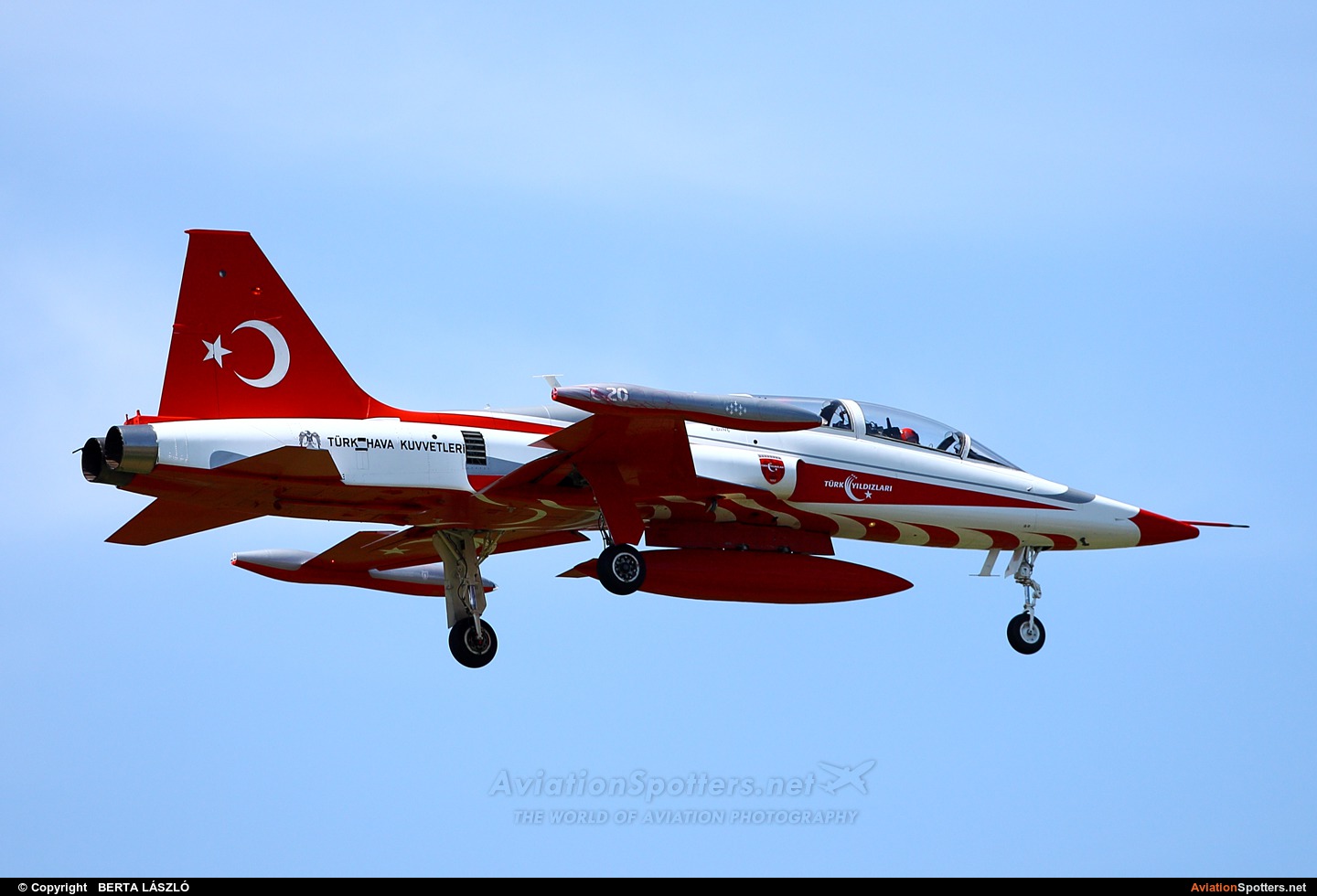 Turkey - Air Force : Turkish Stars  -  NF-5B  (71-3020) By BERTA LÁSZLÓ (BERTAL)