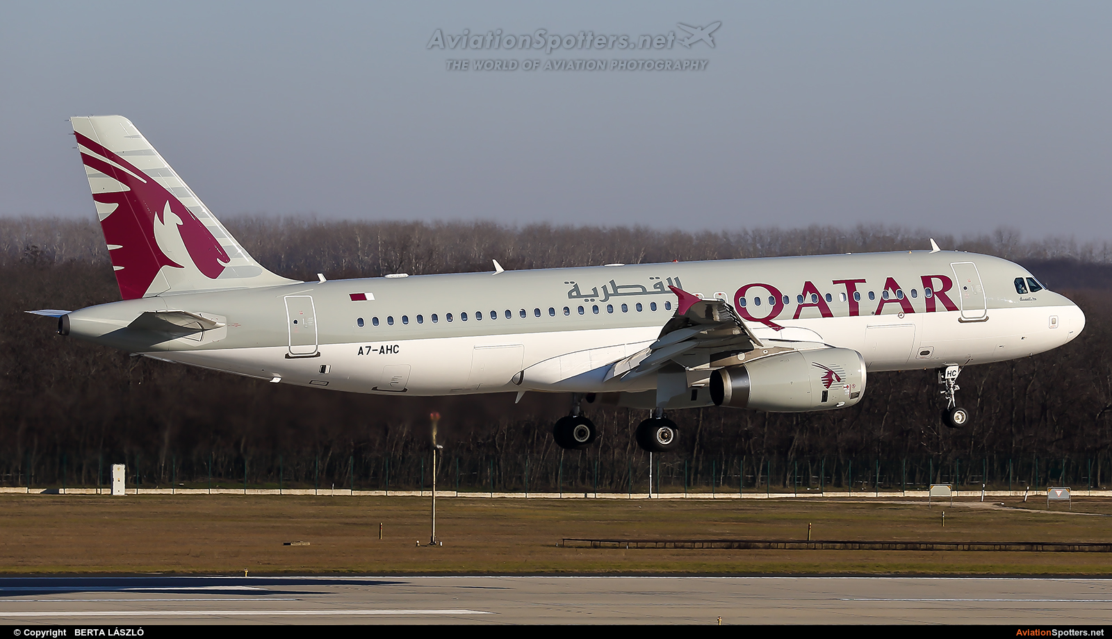 Qatar Airways  -  A320  (A7-AHC) By BERTA LÁSZLÓ (BERTAL)