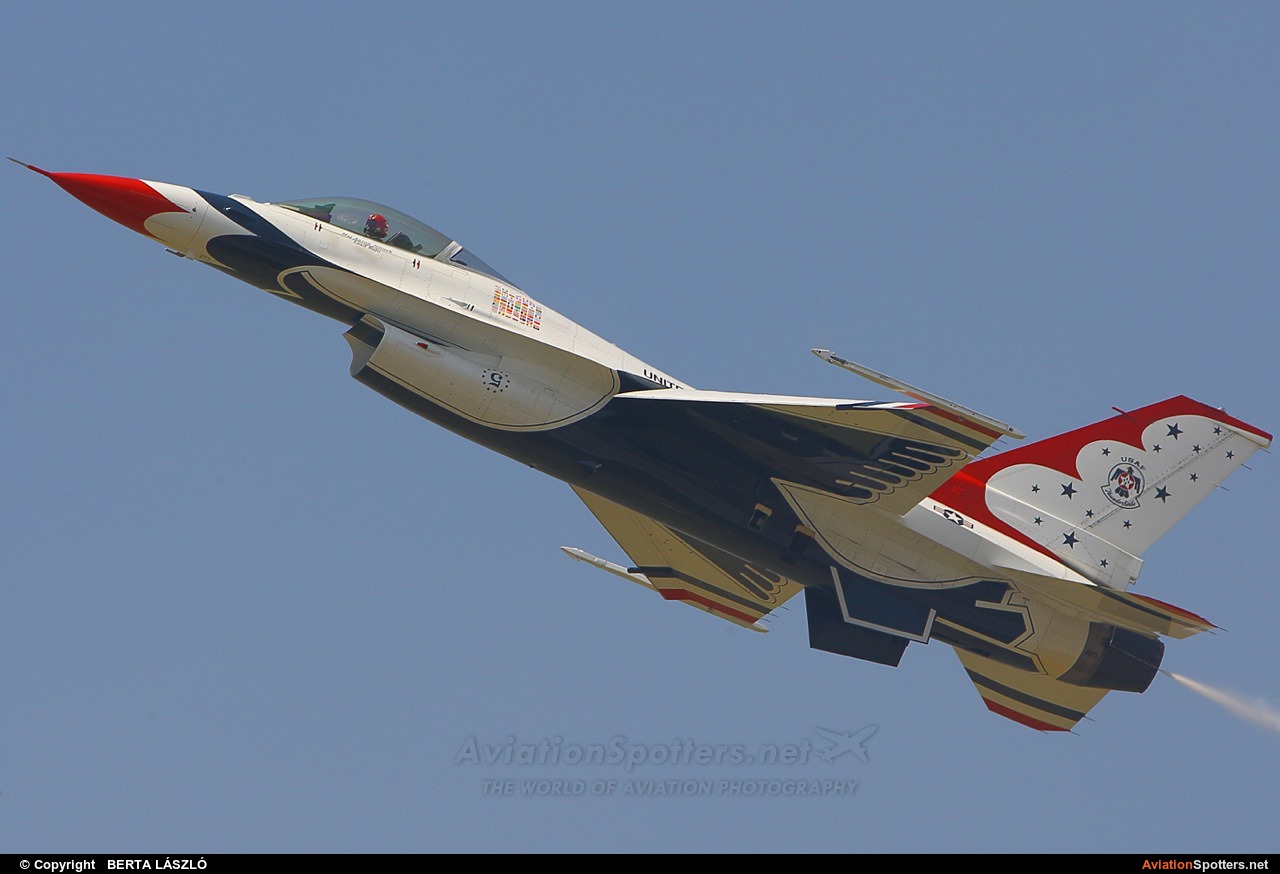 USA - Air Force : Thunderbirds  -  F-16C Fighting Falcon  (91-0413) By BERTA LÁSZLÓ (BERTAL)