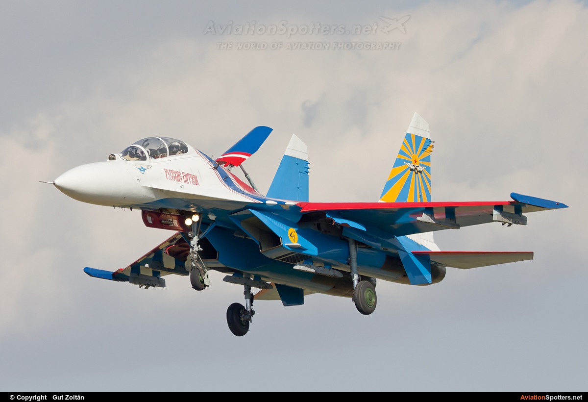 Russia - Air Force : Russian Knights  -  Su-27  (08 ) By Gut Zoltán (gut zoltan)