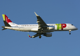Embraer - 190 (CS-TPW) - Roland Bibok