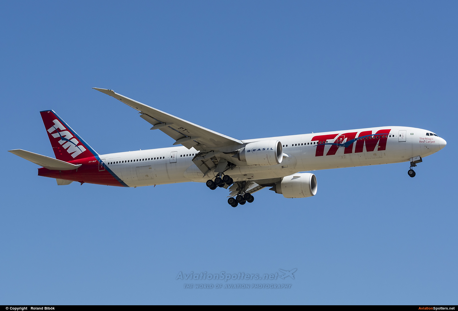 TAM  -  777-300ER  (PT-MUF) By Roland Bibók (Roland Bibok)