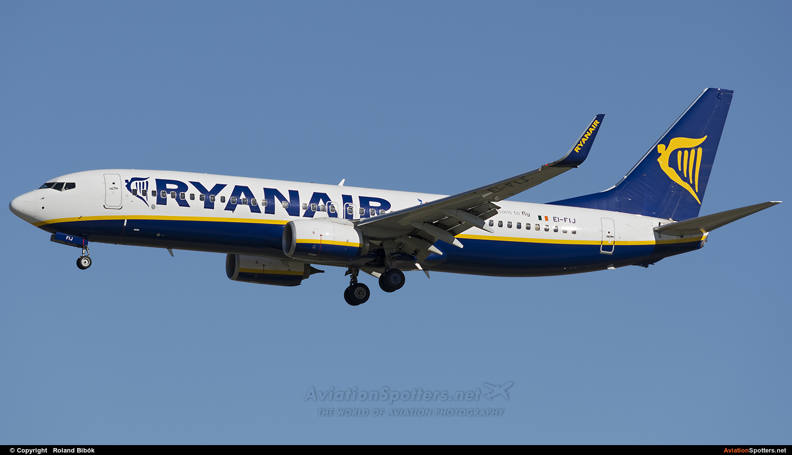 Ryanair  -  737-800  (EI-FIJ) By Roland Bibók (Roland Bibok)