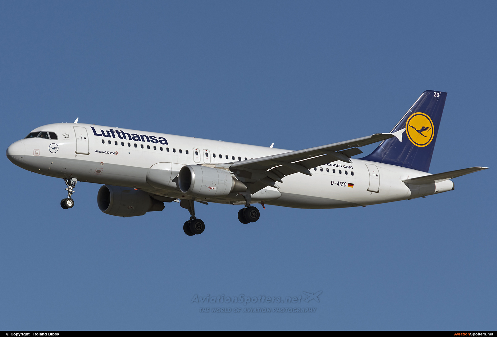 Lufthansa  -  A320-214  (D-AIZO) By Roland Bibók (Roland Bibok)