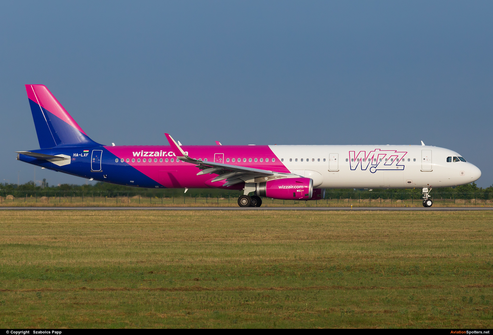 Wizz Air  -  A321-231  (HA-LXF) By Szabolcs Papp (mr.szabi)