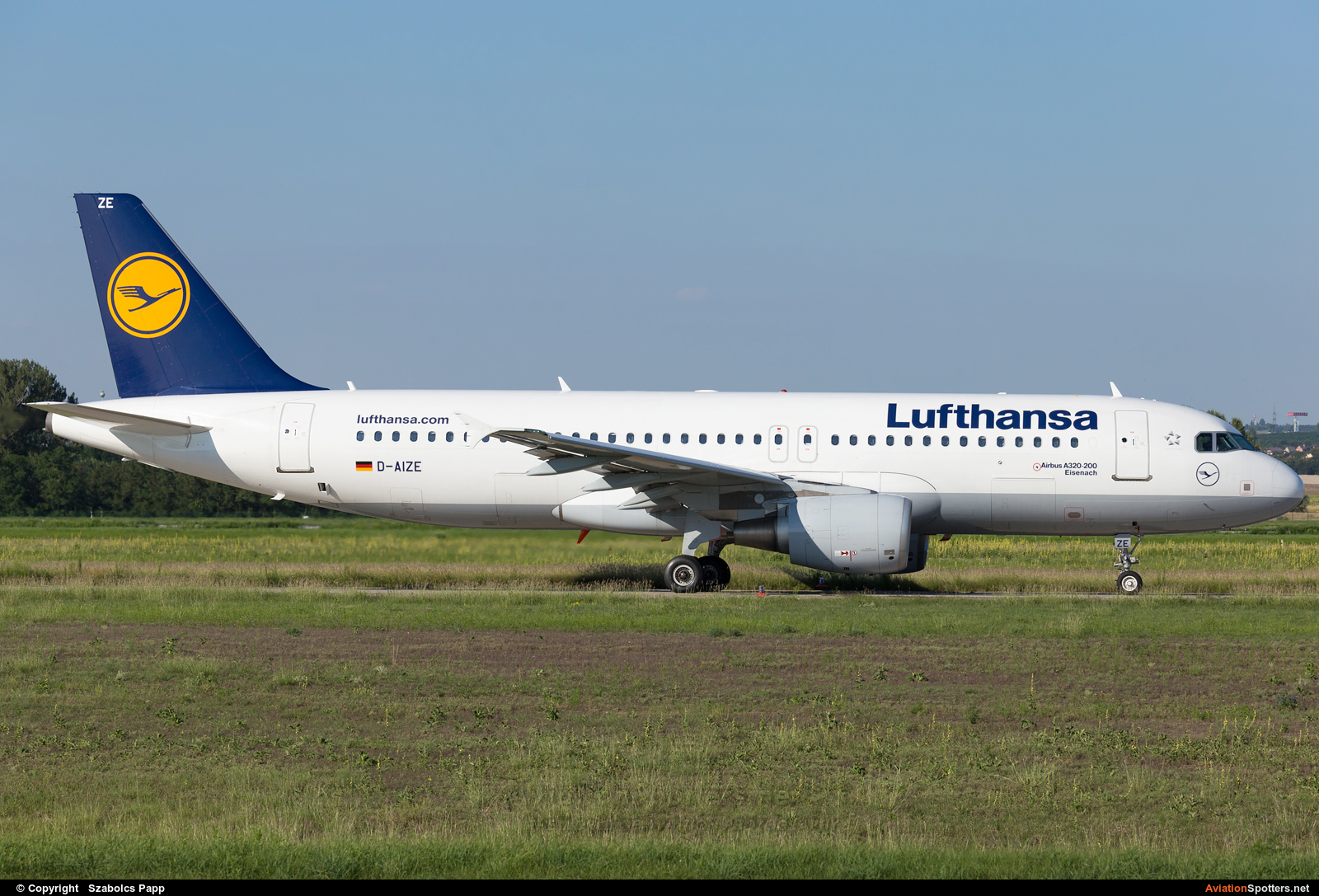 Lufthansa  -  A320  (D-AIZE) By Szabolcs Papp (mr.szabi)