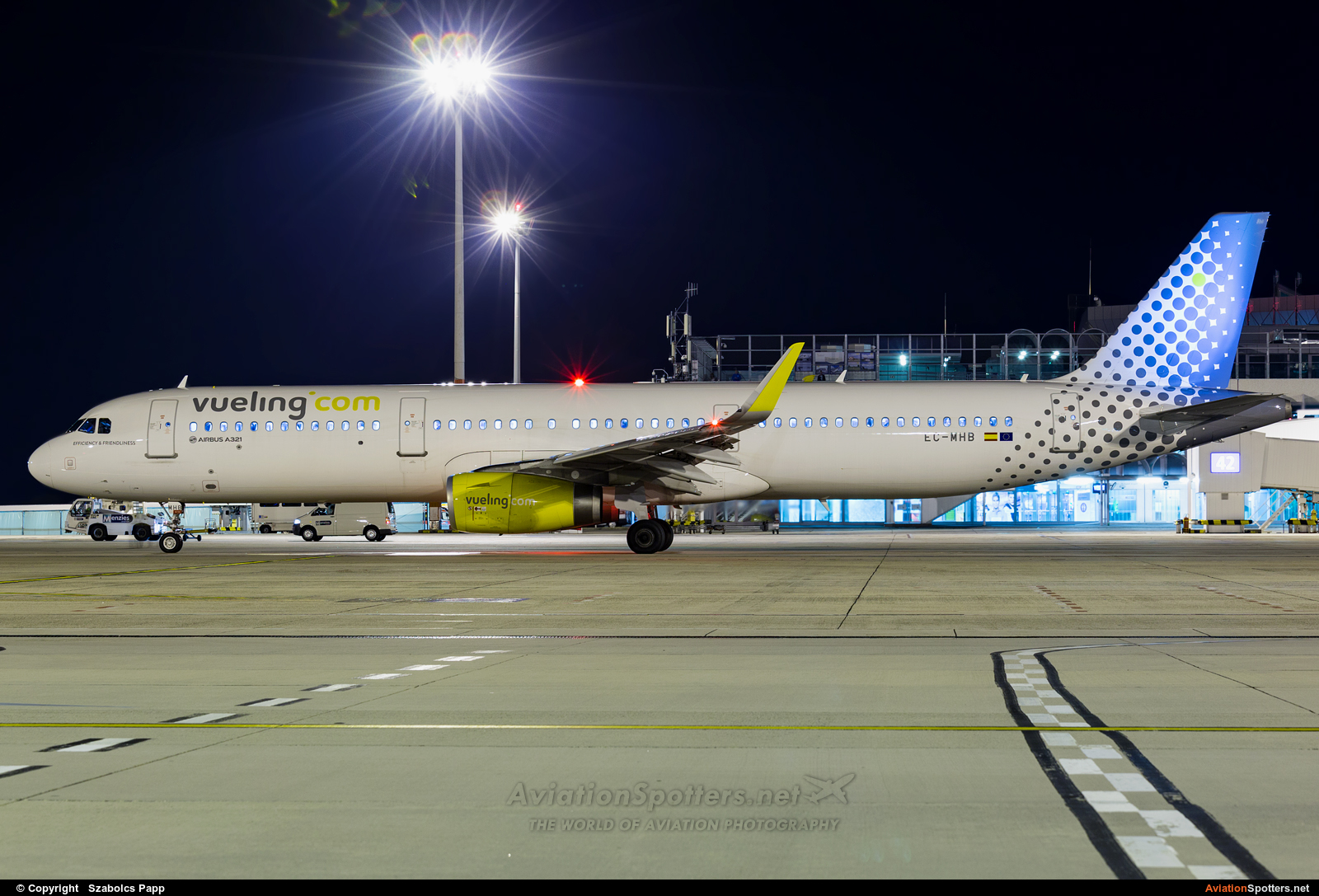 Vueling Airlines  -  A321-231  (EC-MHB) By Szabolcs Papp (mr.szabi)