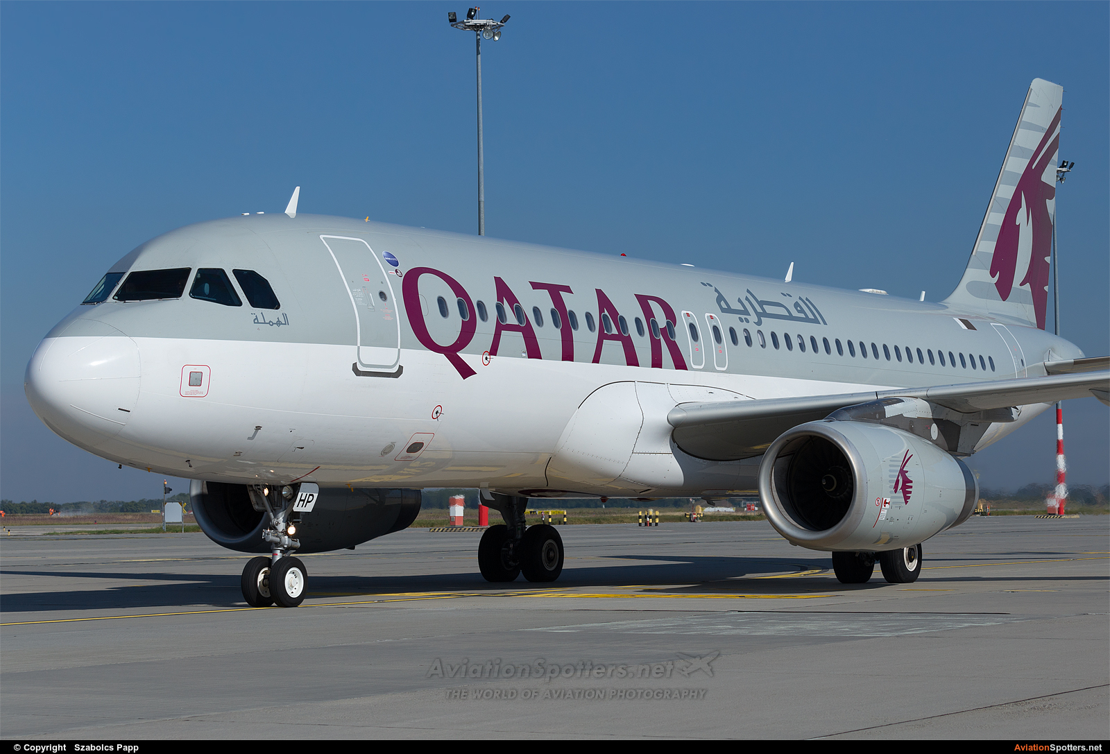 Qatar Airways  -  A320  (A7-AHP) By Szabolcs Papp (mr.szabi)