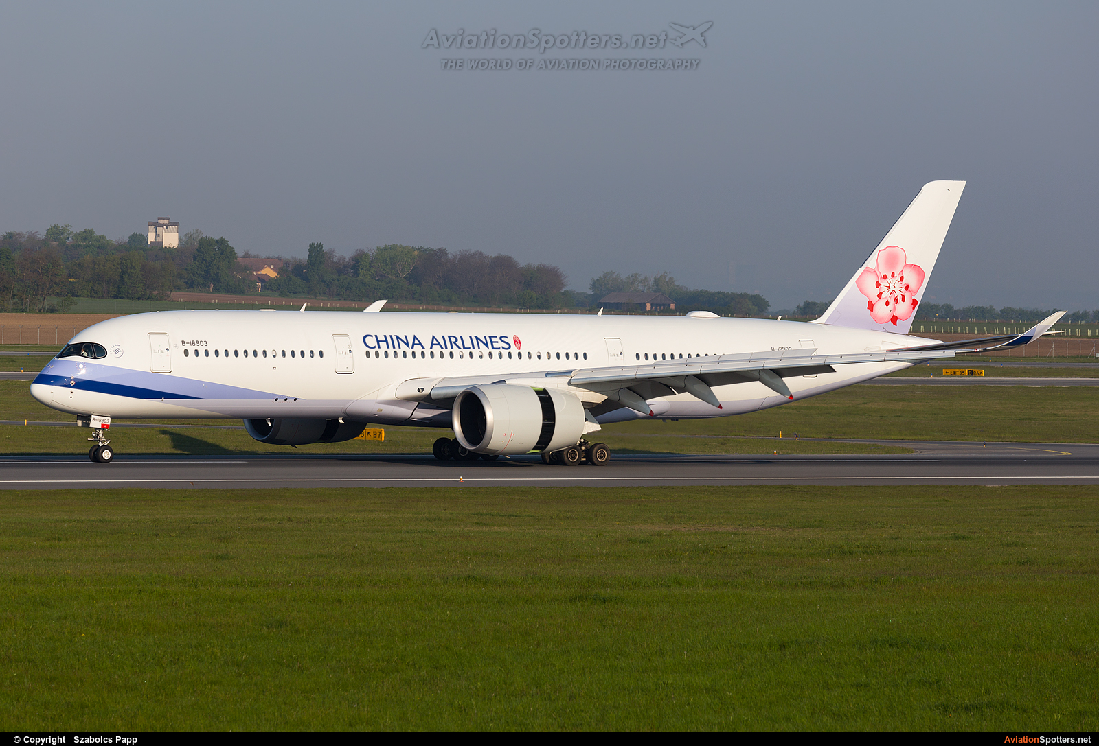 China Airlines  -  A350-900  (B-18903) By Szabolcs Papp (mr.szabi)