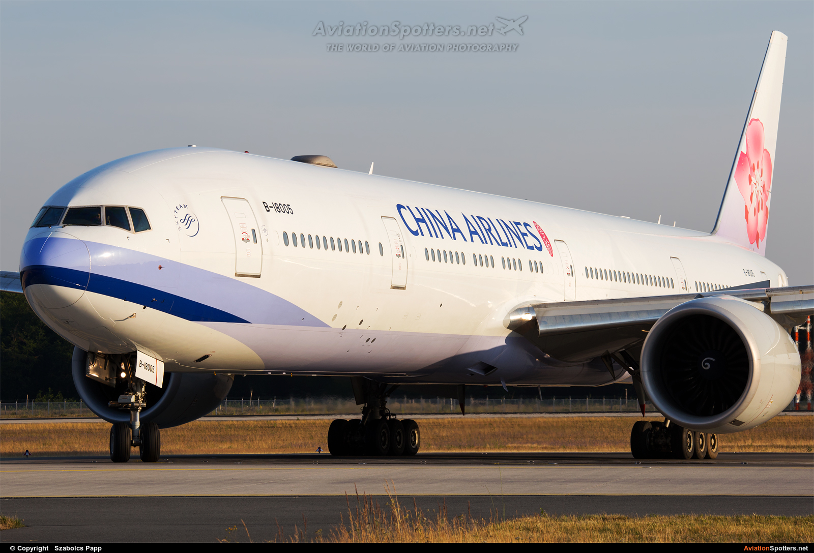 China Airlines  -  777-300ER  (B-18005) By Szabolcs Papp (mr.szabi)