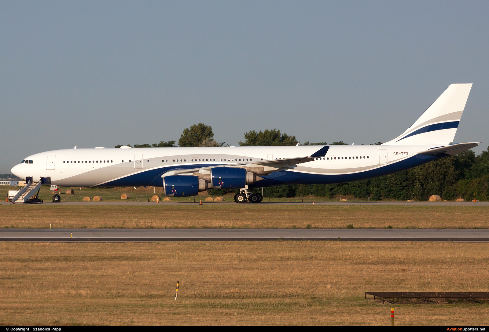 Arik Air  -  A340-500  (CS-TFX) By Szabolcs Papp (mr.szabi)