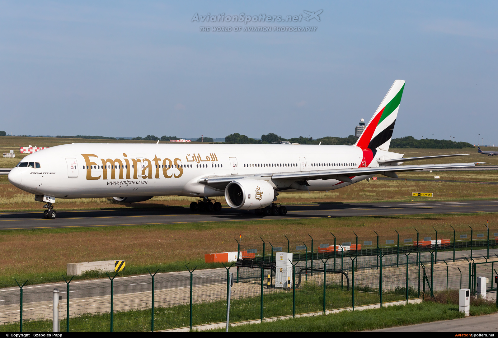 Emirates Airlines  -  777-300  (A6-EMS) By Szabolcs Papp (mr.szabi)