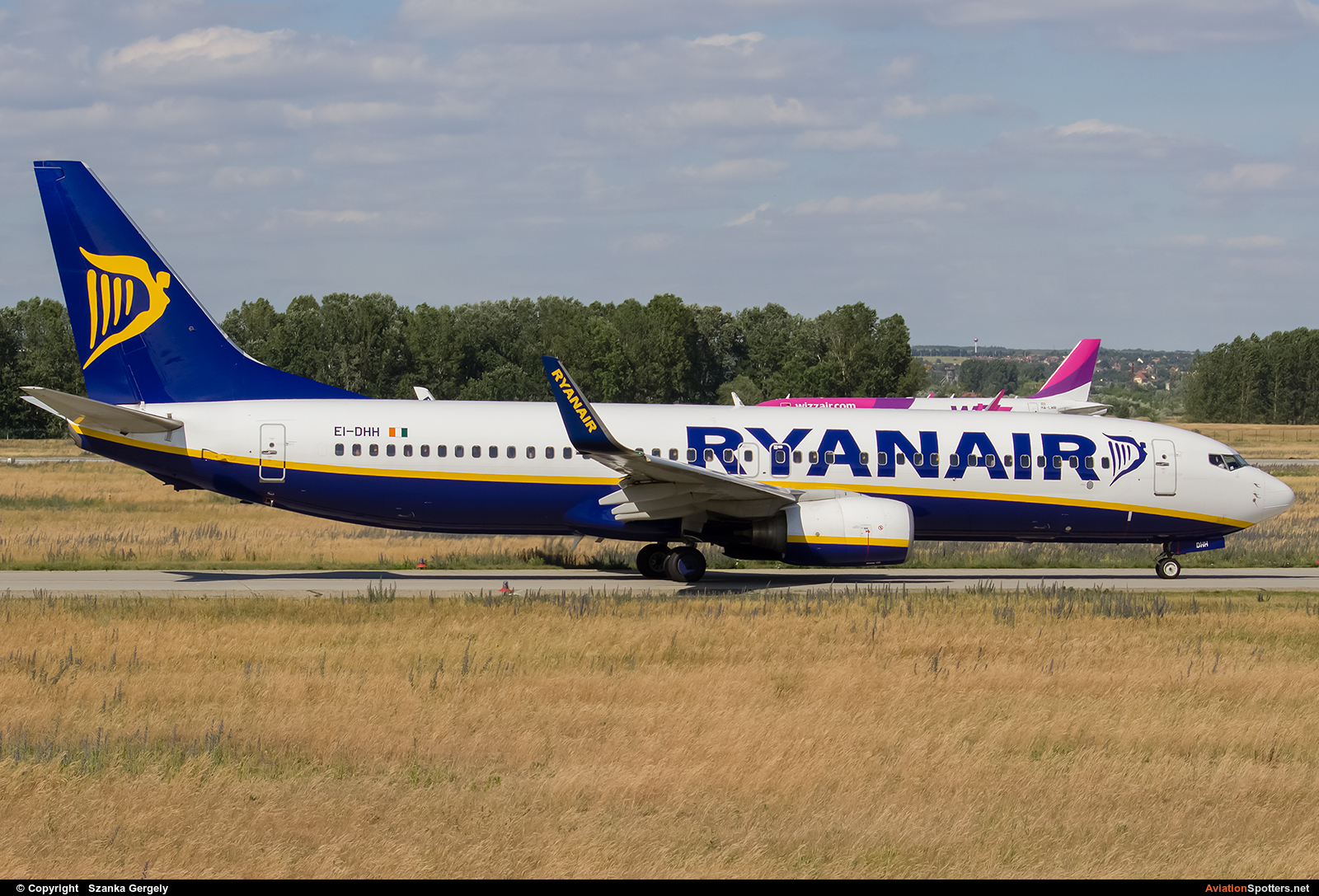 Ryanair  -  737-8AS  (EI-DHH) By Szanka Gergely (TaxisGeri)