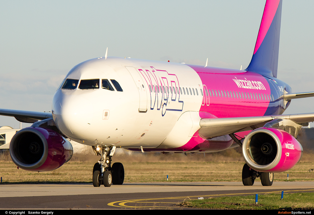 Wizz Air  -  A320  (HA-LWE) By Szanka Gergely (TaxisGeri)