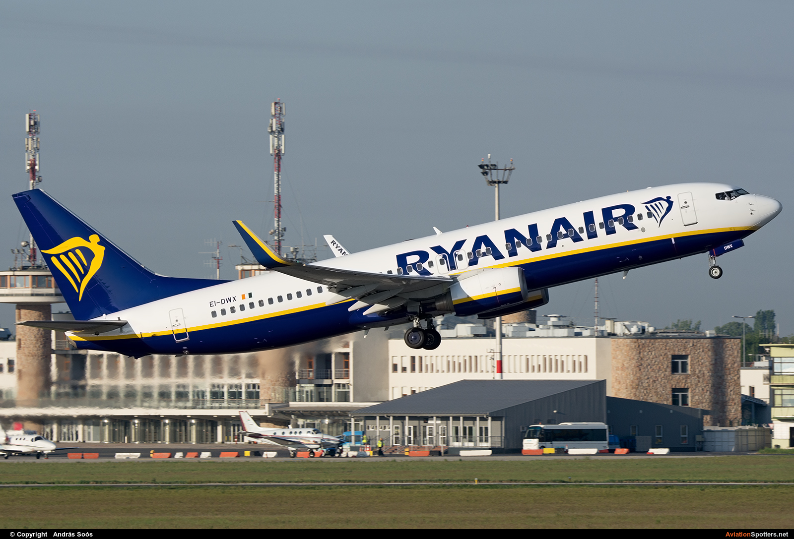 Ryanair  -  737-800  (EI-DWX) By András Soós (sas1965)