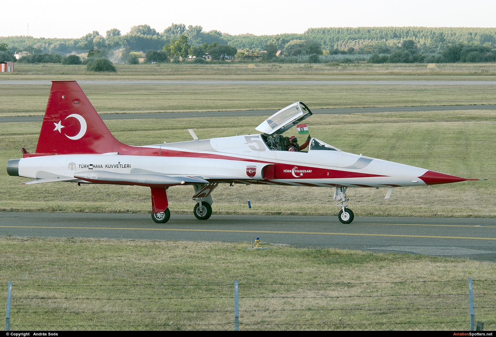 Turkey - Air Force : Turkish Stars  -  NF-5A  (70-3025) By András Soós (sas1965)