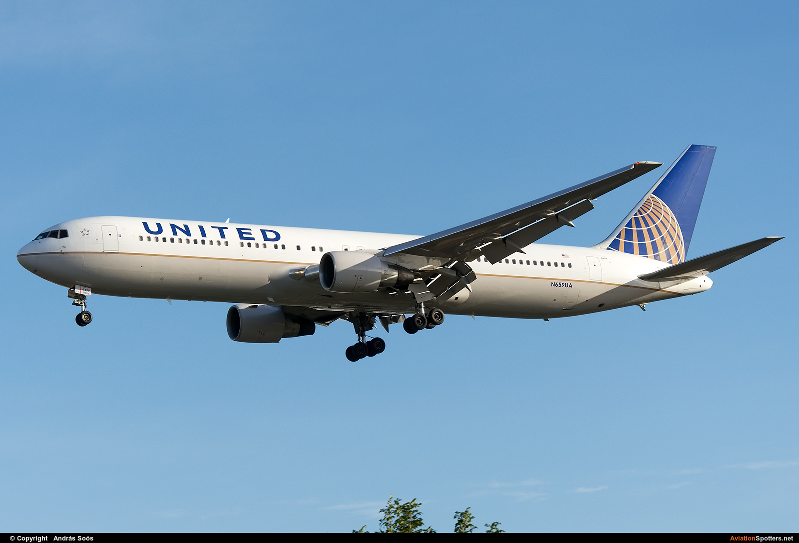 United Airlines  -  767-300ER  (N659UA) By András Soós (sas1965)