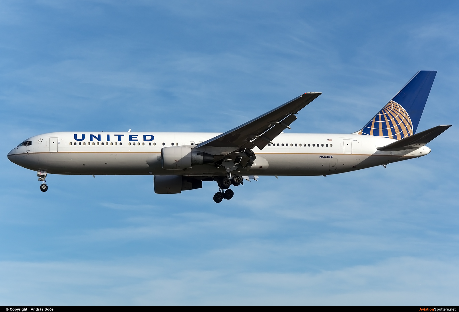 United Airlines  -  767-300ER  (N643UA) By András Soós (sas1965)