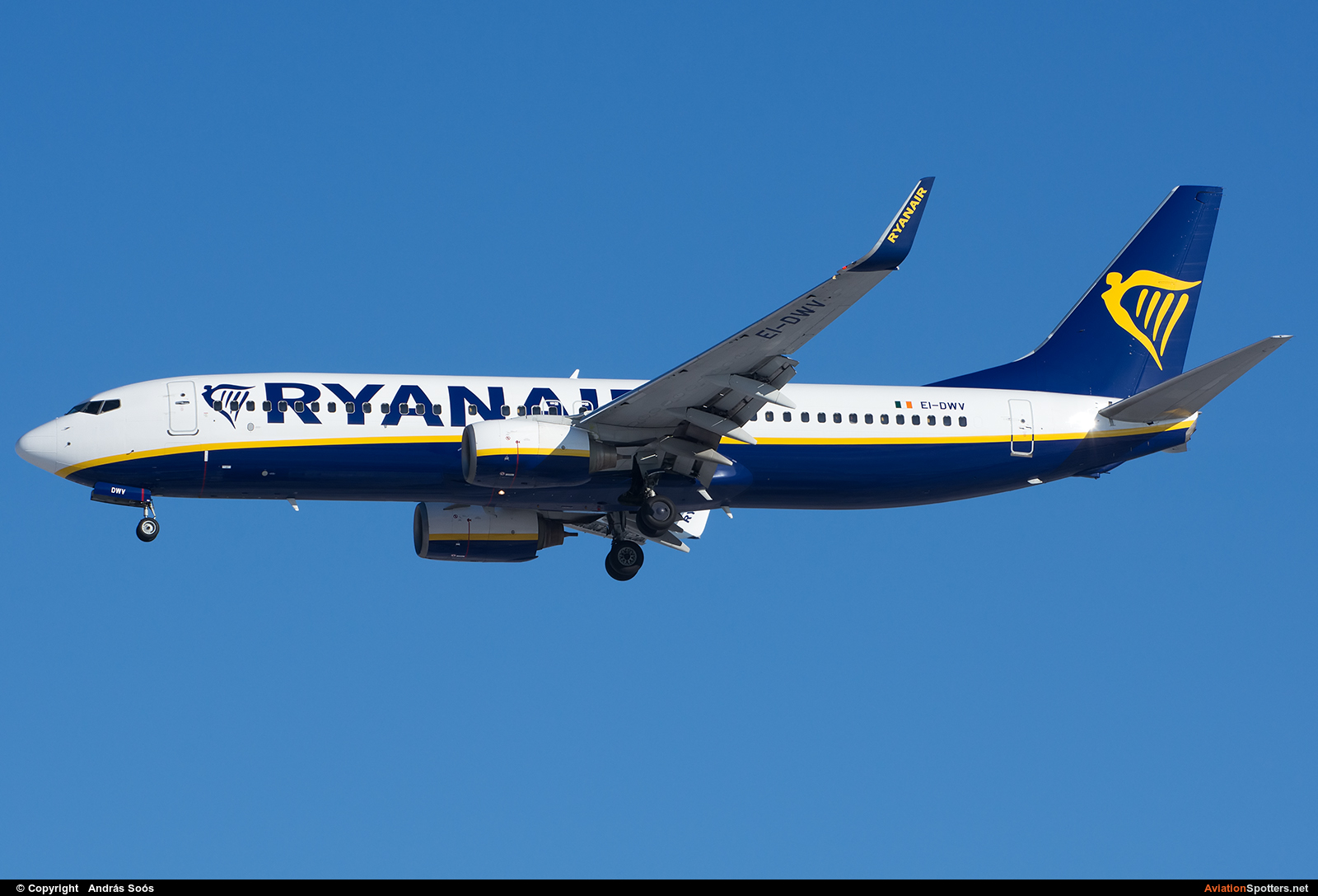 Ryanair  -  737-8AS  (EI-DWV) By András Soós (sas1965)