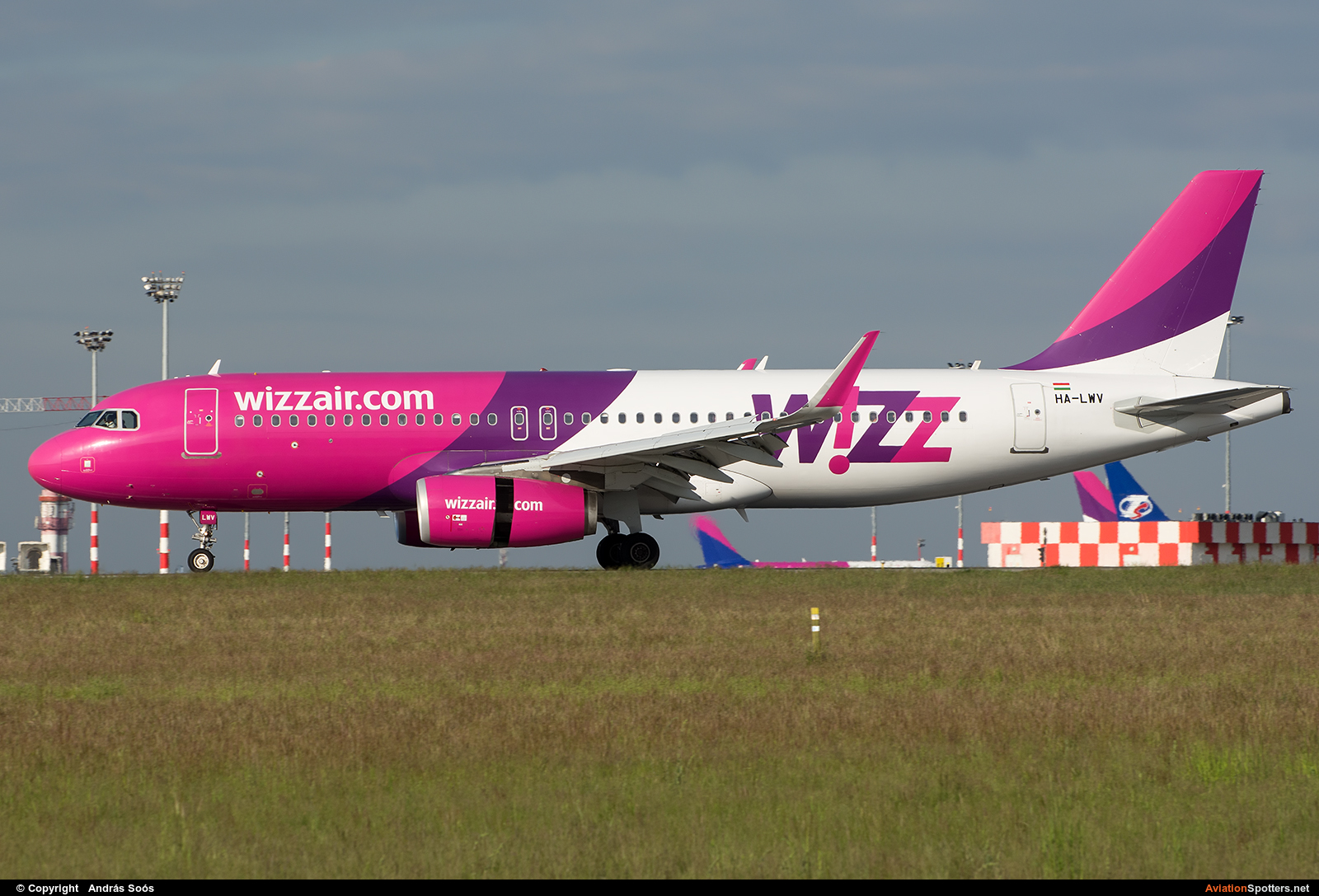 Wizz Air  -  A320-232  (HA-LWV) By András Soós (sas1965)