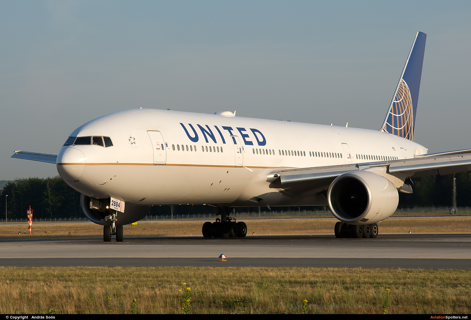 United Airlines  -  777-200ER  (N784UA) By András Soós (sas1965)