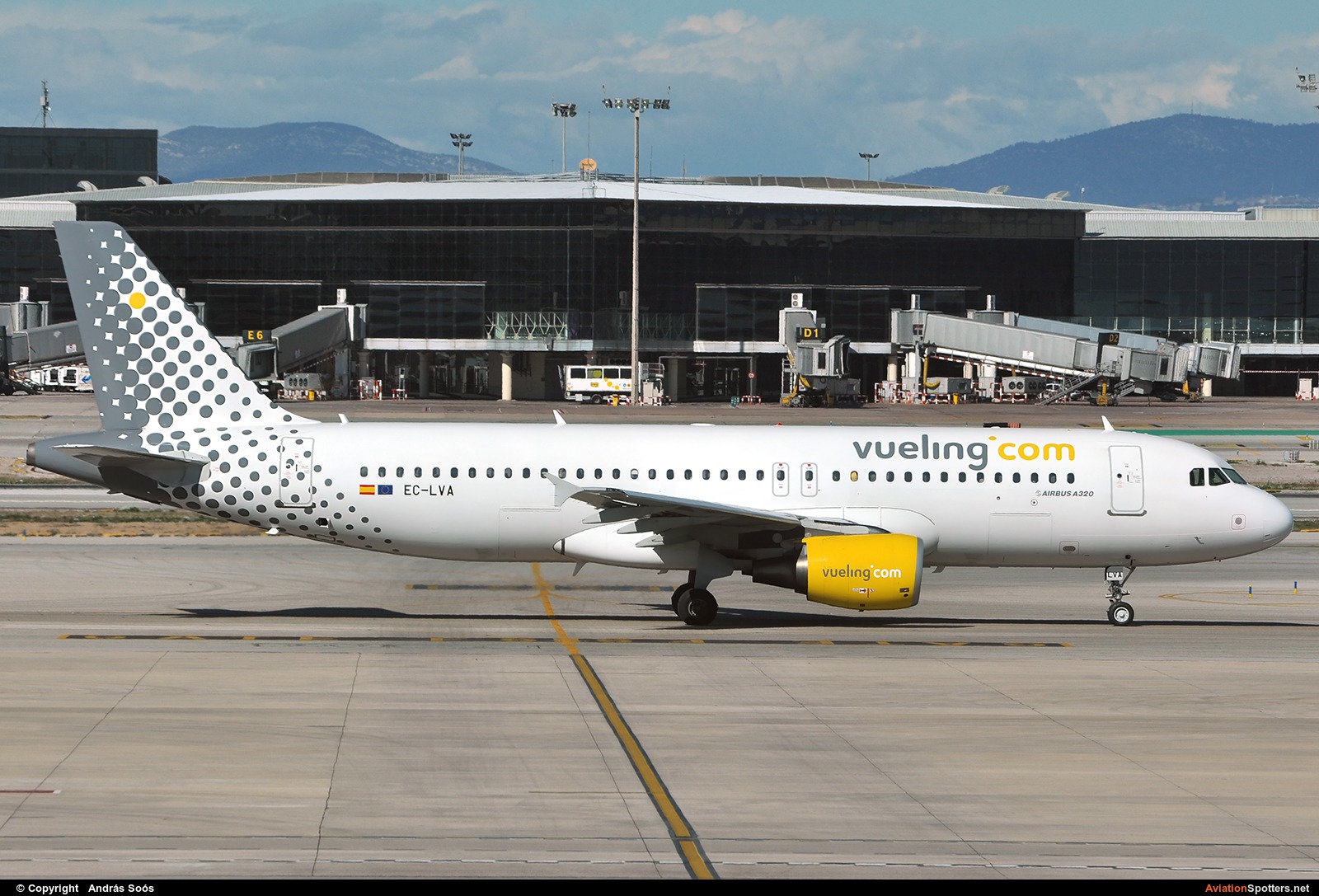 Vueling Airlines  -  A320  (EC-IVA) By András Soós (sas1965)