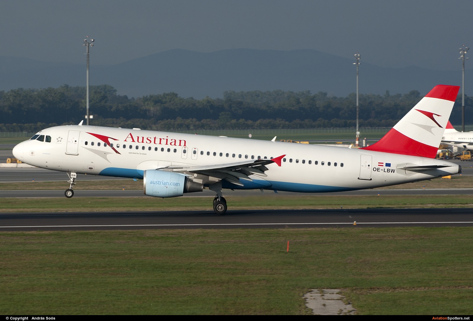 Austrian Airlines  -  A320  (OE-LBW) By András Soós (sas1965)