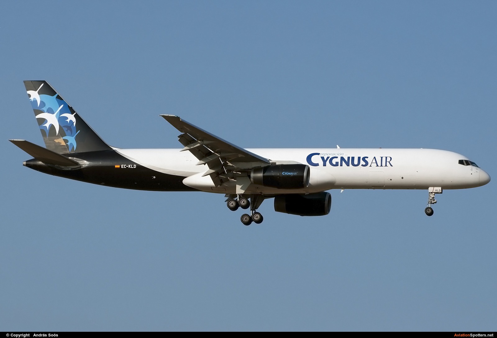 Cygnus Air  -  757-200F  (EC-KLD) By András Soós (sas1965)