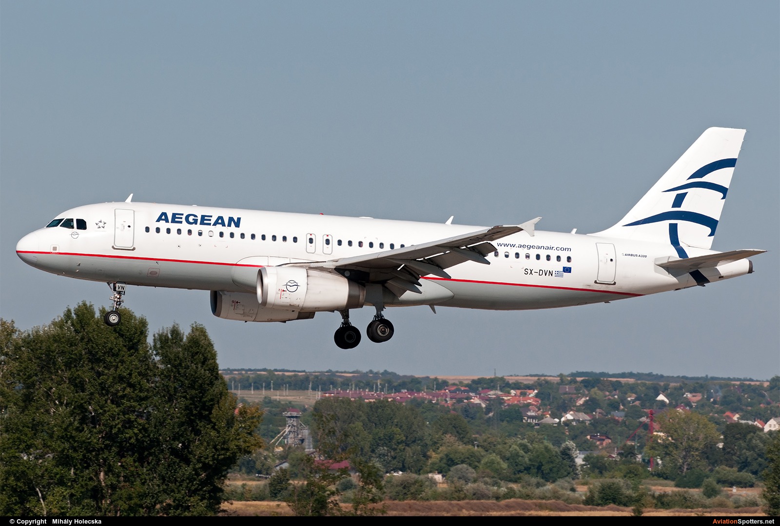 Aegean Airlines  -  A320-232  (SX-DVN) By Mihály Holecska (Misixx)