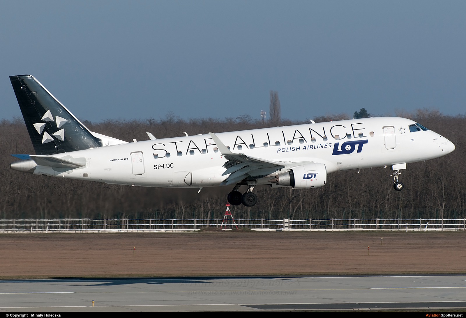 LOT - Polish Airlines  -  170  (SP-LDC) By Mihály Holecska (Misixx)
