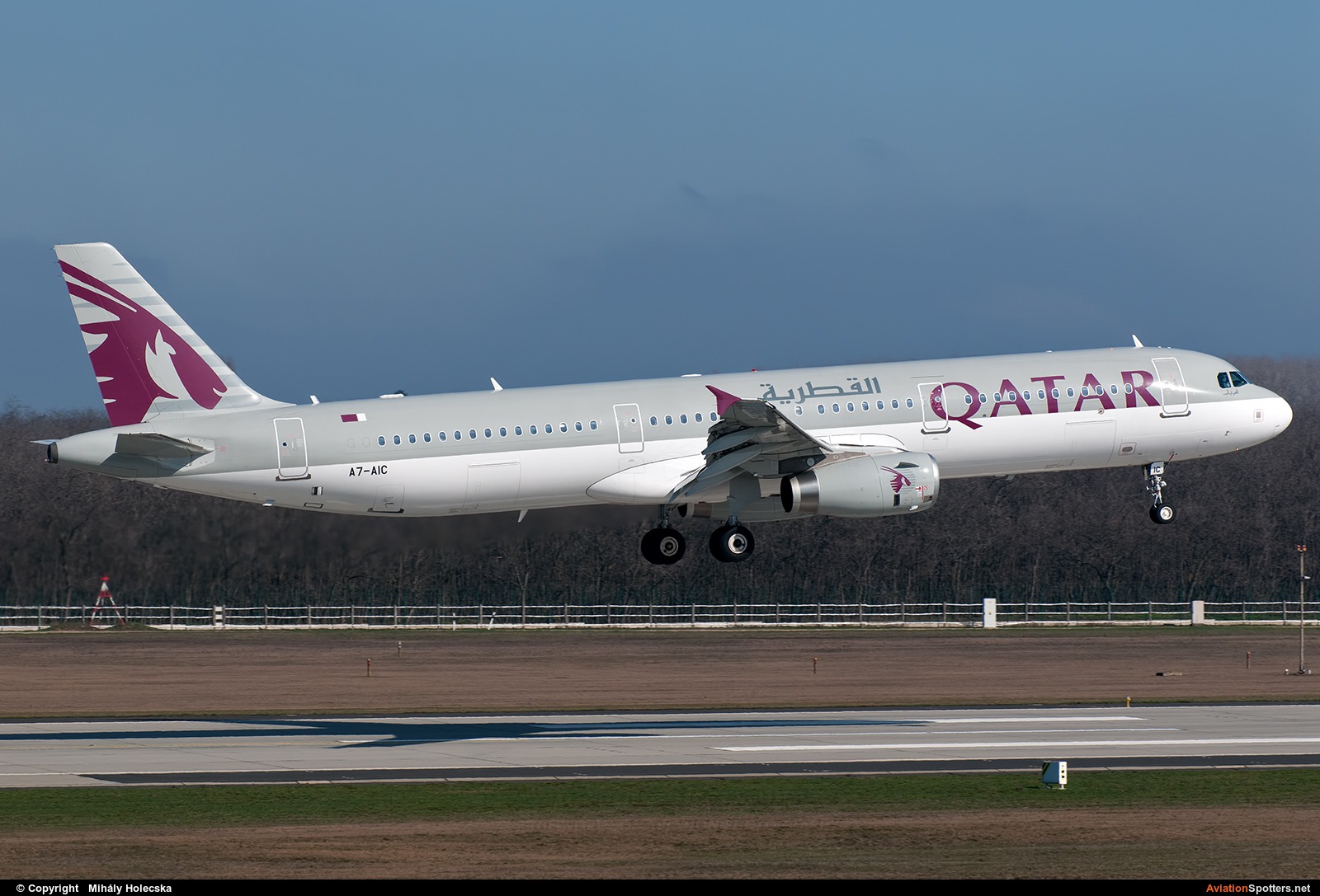 Qatar Airways  -  A321  (A7-AIC) By Mihály Holecska (Misixx)