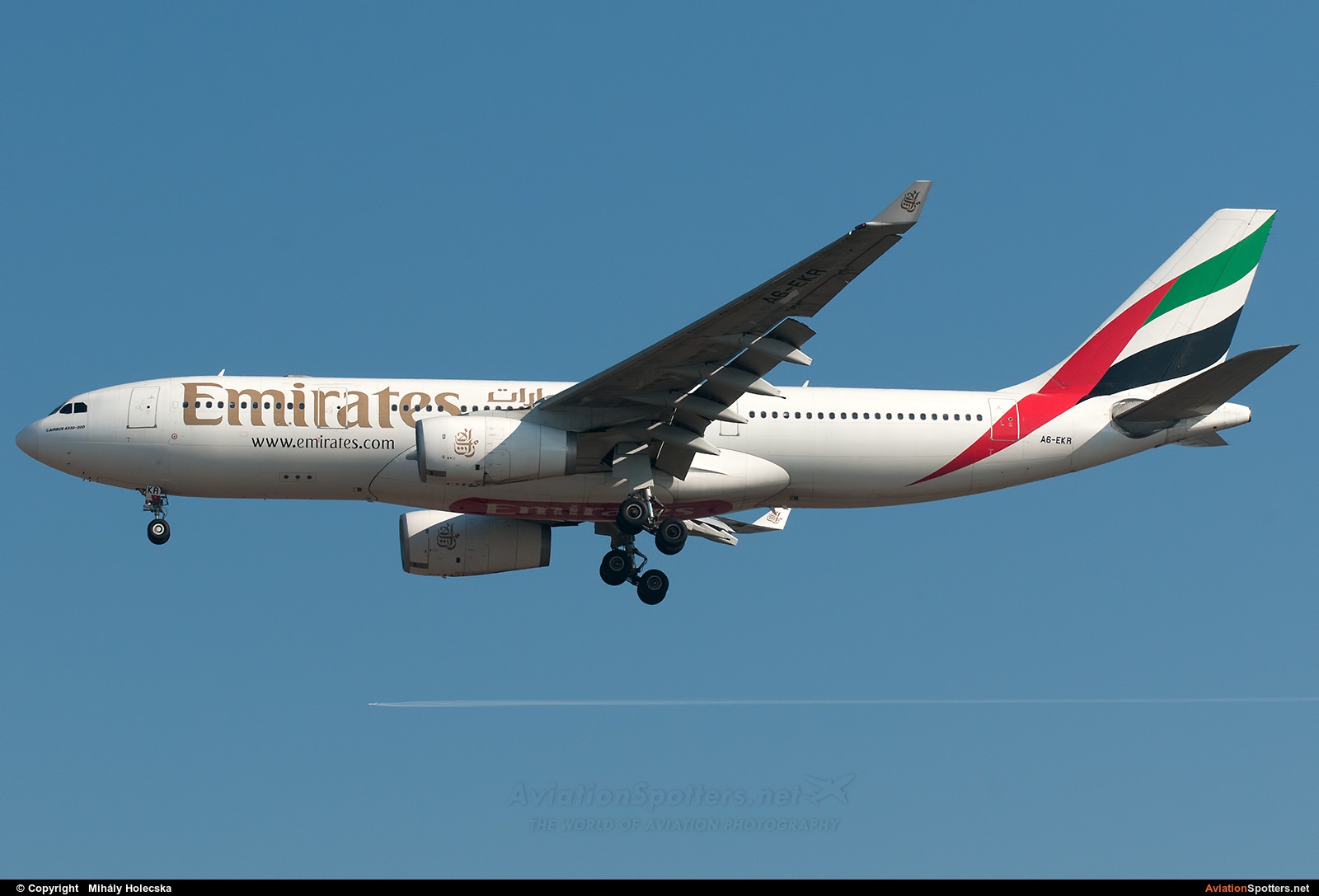 Emirates Airlines  -  A330-200  (A6-EKR) By Mihály Holecska (Misixx)