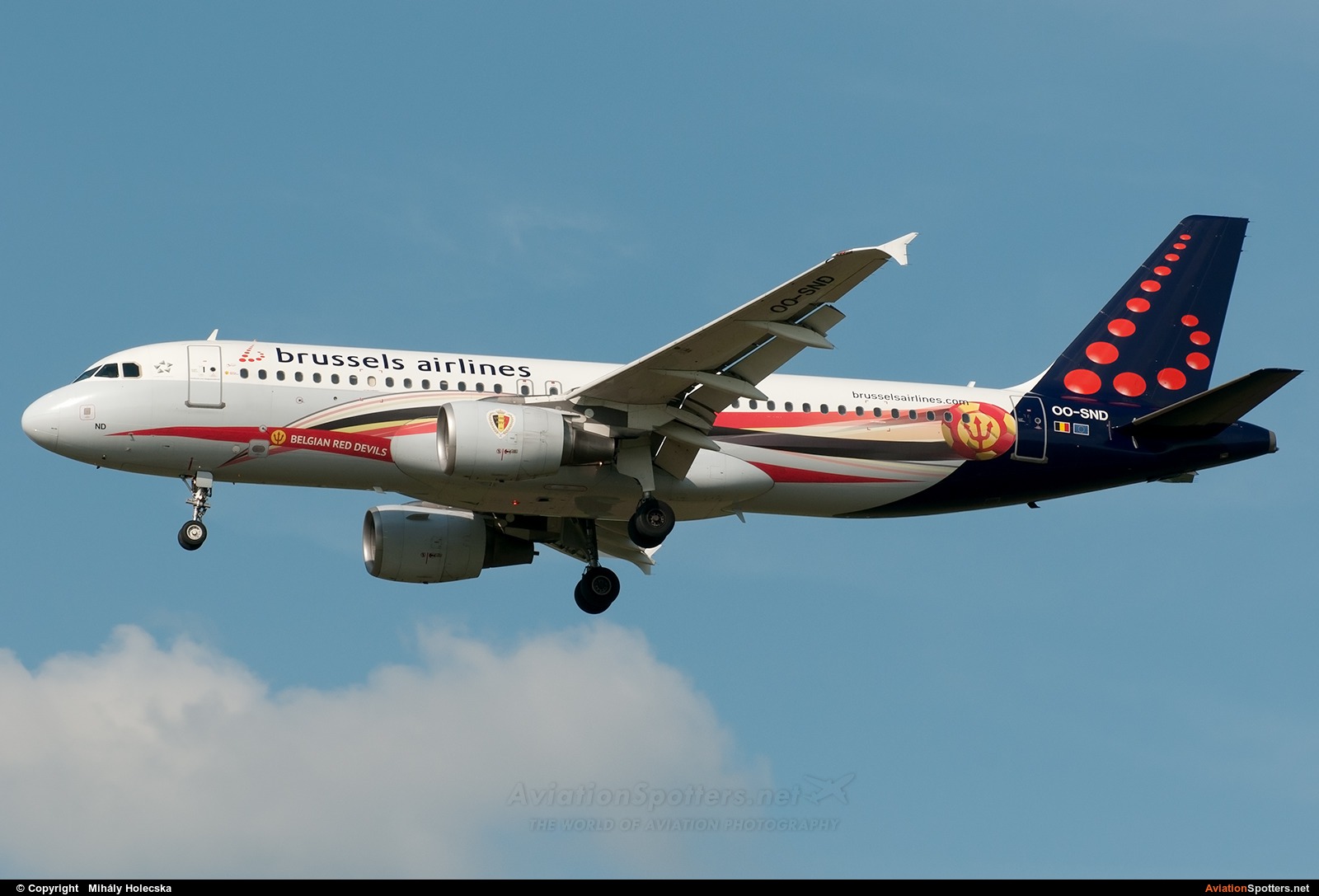 Brussels Airlines  -  A320-214  (OO-SND) By Mihály Holecska (Misixx)