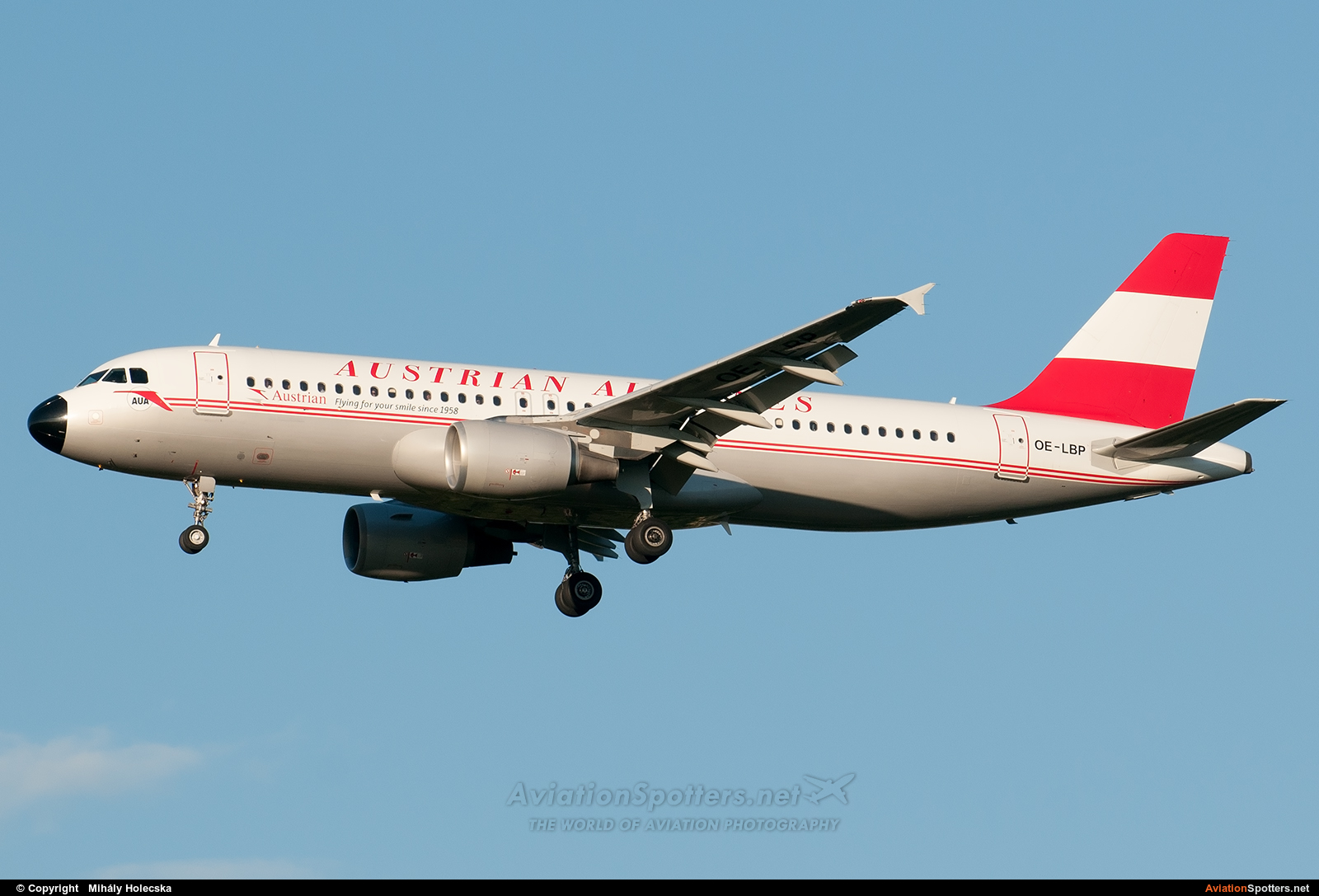 Austrian Airlines  -  A320  (OE-LBP) By Mihály Holecska (Misixx)