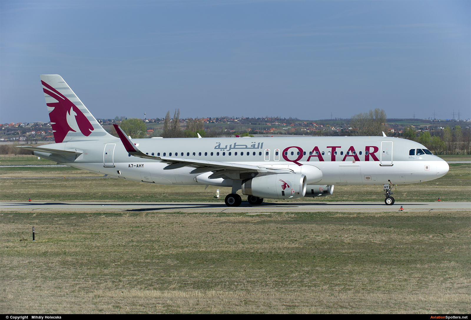 Qatar Airways  -  A320-232  (A7-AHY) By Mihály Holecska (Misixx)