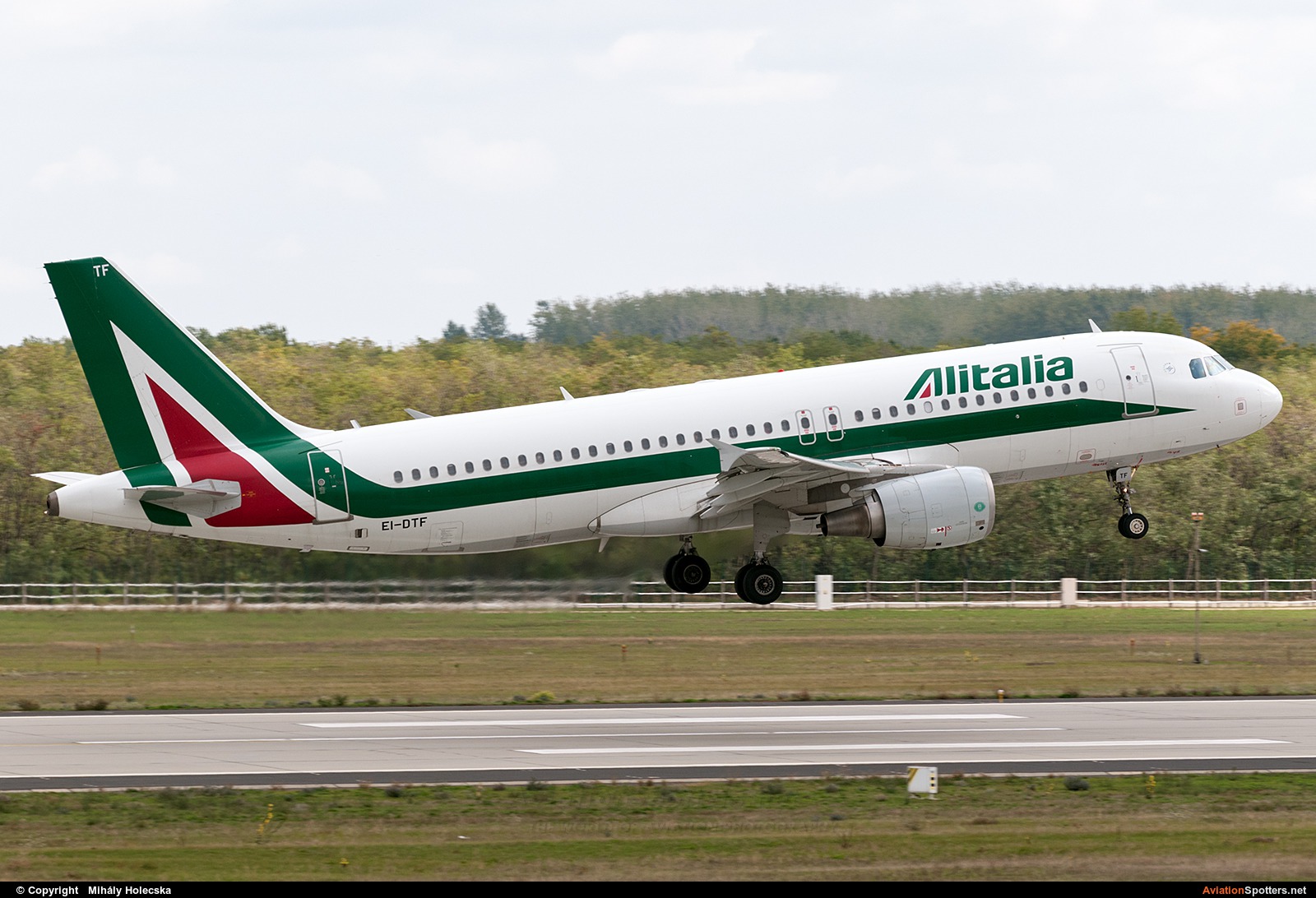 Alitalia  -  A320  (EI-DTF) By Mihály Holecska (Misixx)