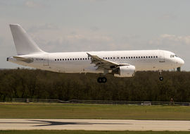 Airbus - A320 (YL-LCA) - Roodkop