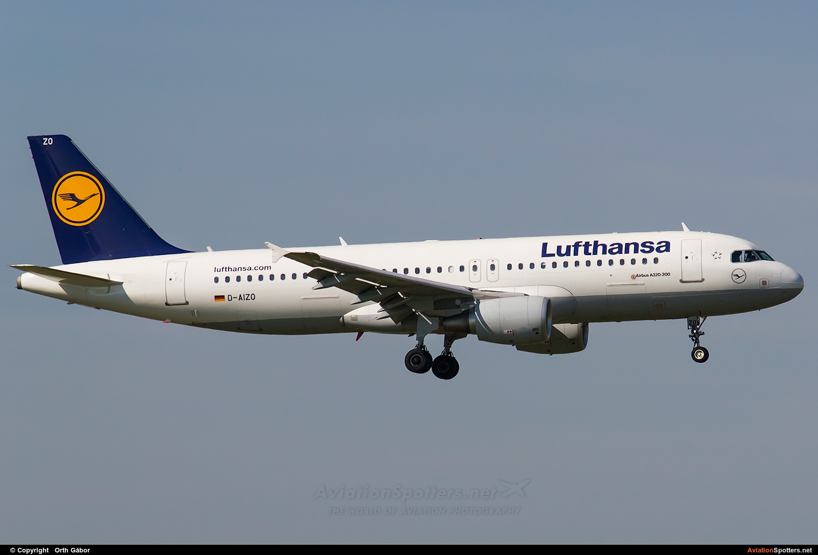 Lufthansa  -  A320-214  (D-AIZO) By Orth Gábor (Roodkop)