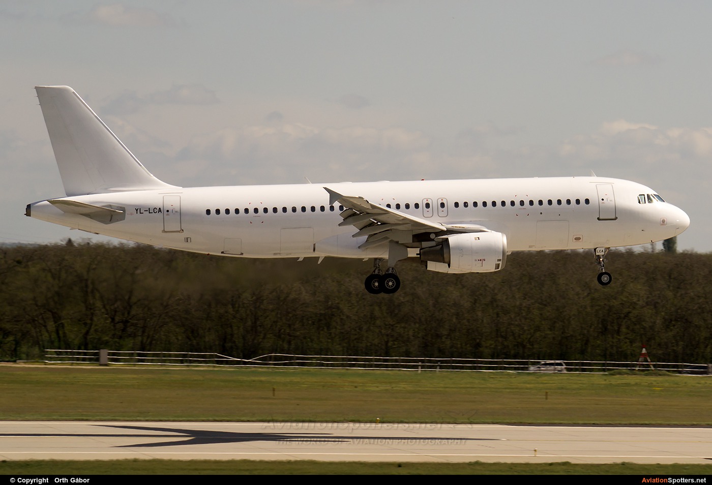 Travel Service  -  A320  (YL-LCA) By Orth Gábor (Roodkop)