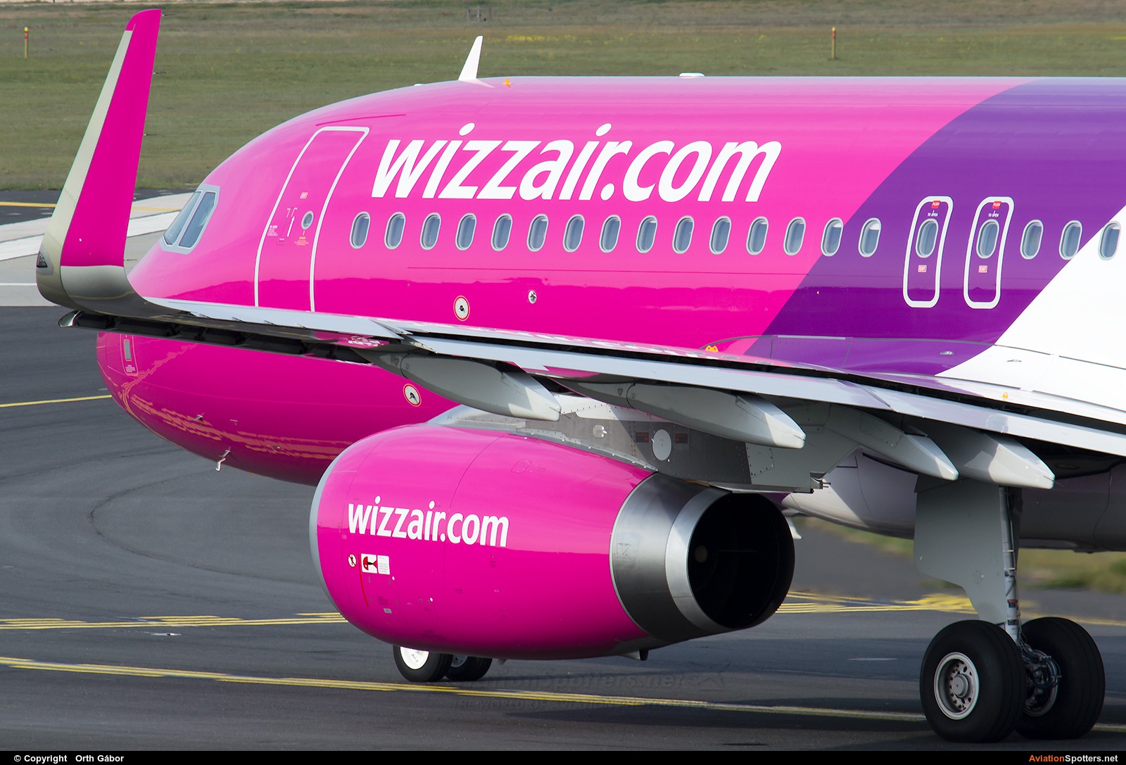 Wizz Air  -  A320  (HA-LWY) By Orth Gábor (Roodkop)